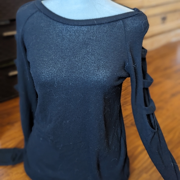 Promesa boutique arm detail, long sleeve top - Picture 2 of 2